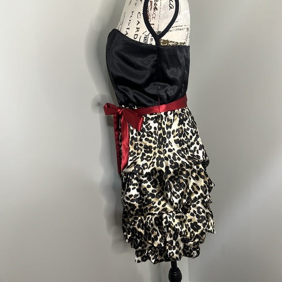 Studio Y Leopard Print Strapless Dress 7/8 | A8 - Picture 4 of 7